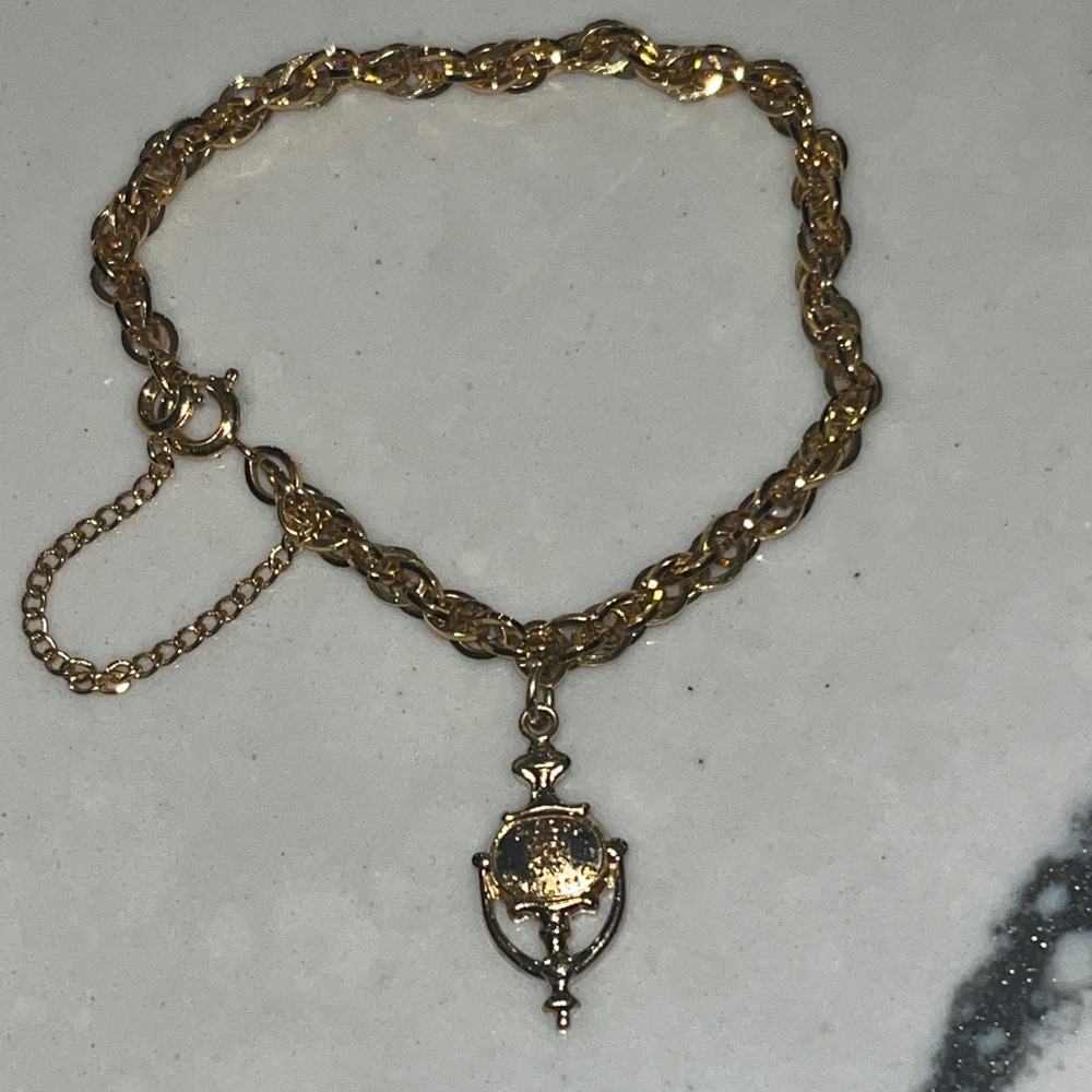 Vintage Avon Elegant Gold Rope Chain Bracelet with Avon Calling Pendant EUC